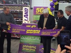 Inauguration du magasin de Quillan découpe du bandeau Bazarland