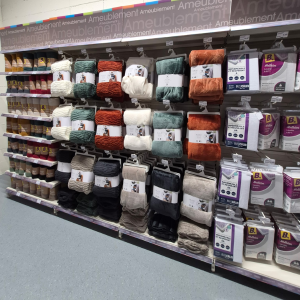 Franchise Bazarland Sollies pont univers rideaux